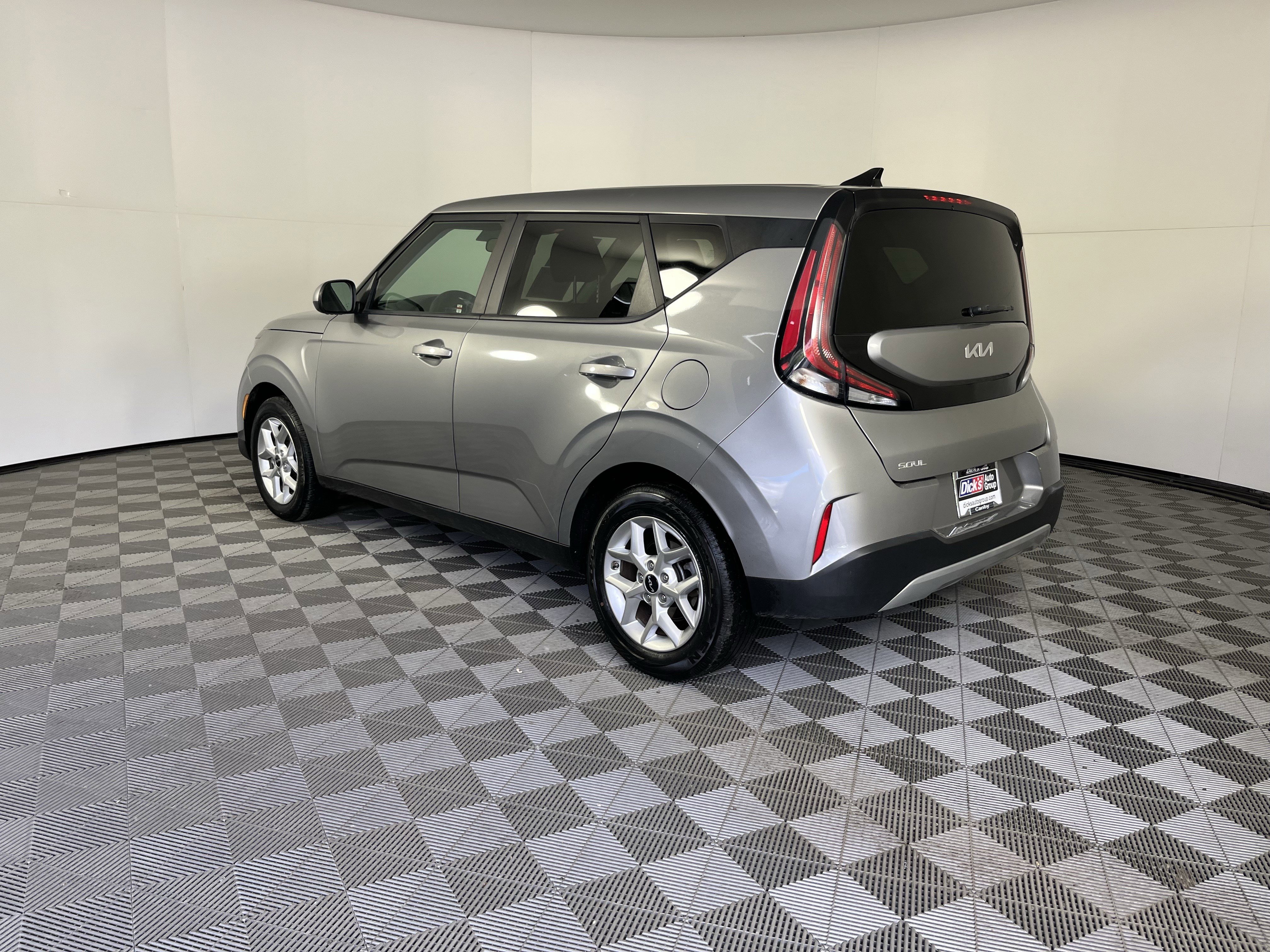 Used 2023 Kia Soul LX w/ Option Group 015 FWD image 3