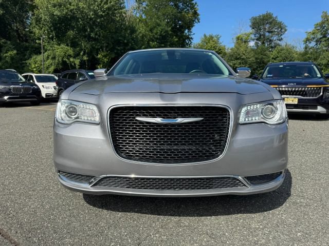Used 2017 Chrysler 300 Limited RWD image 8