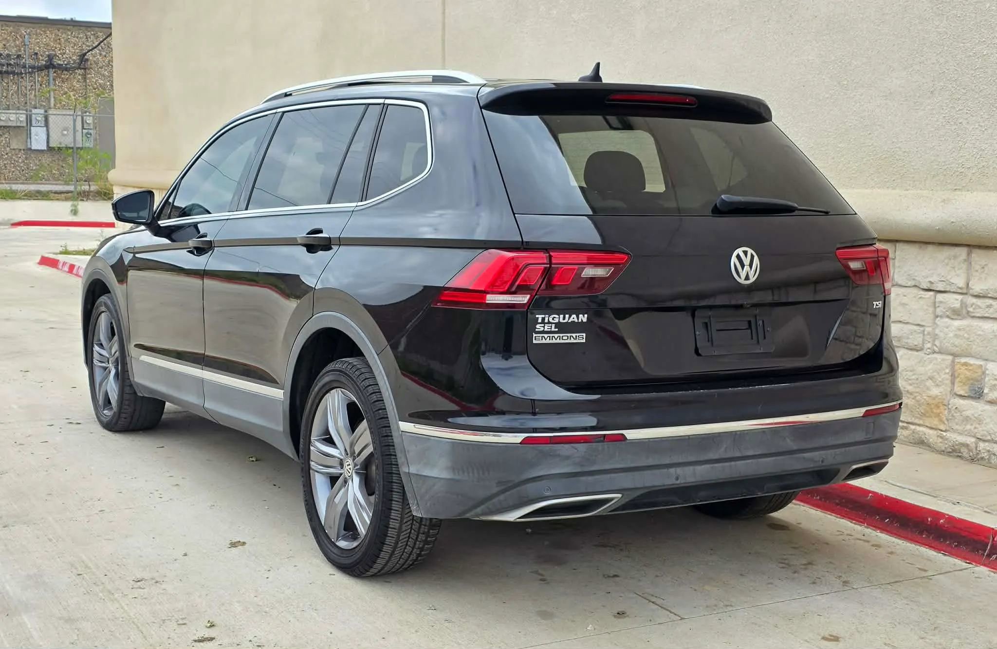 Used 2018 Volkswagen Tiguan SEL Premium image 5