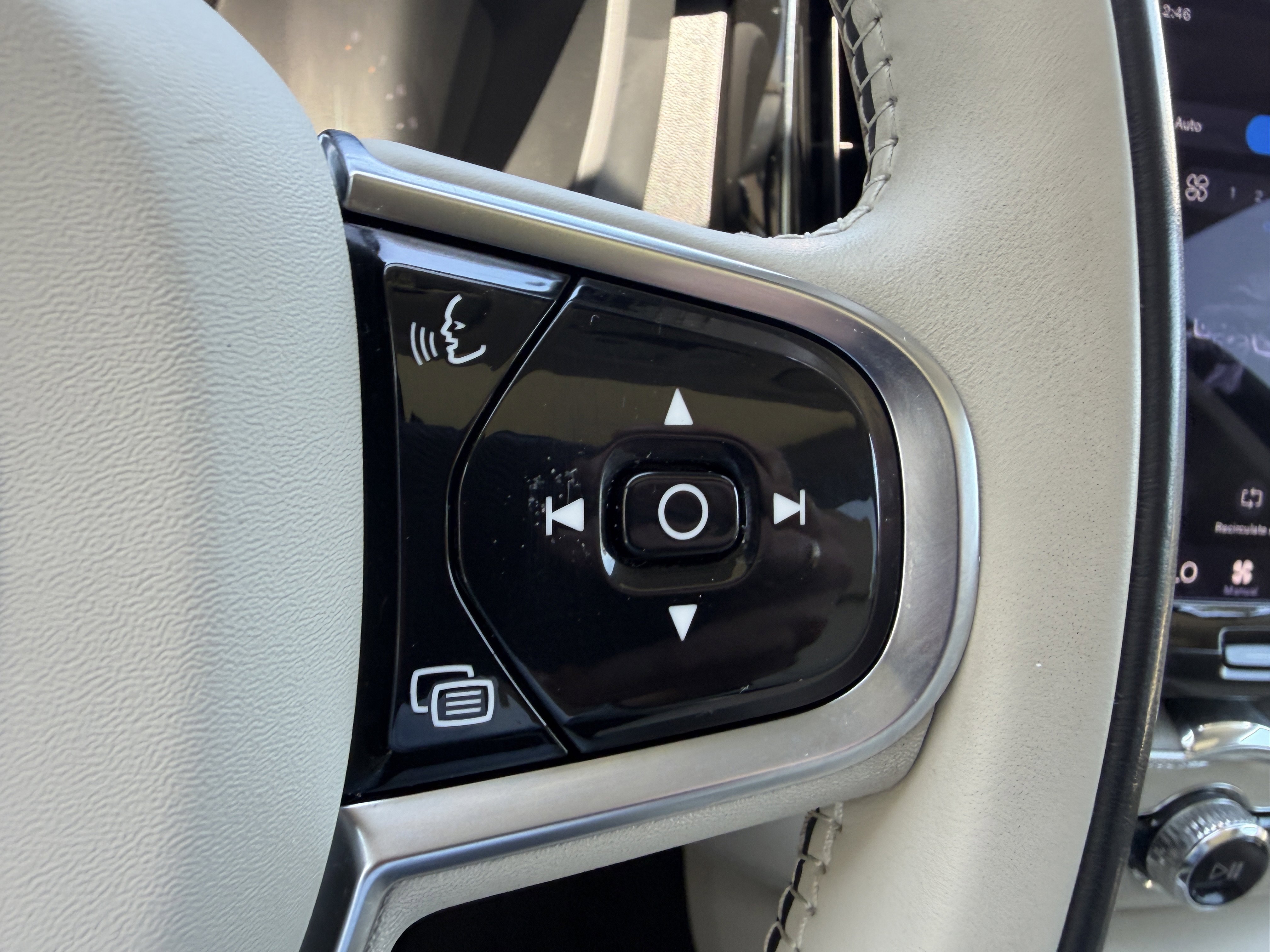 Certified 2023 Volvo XC60 B5 Plus w/ Climate Package FWD image 30