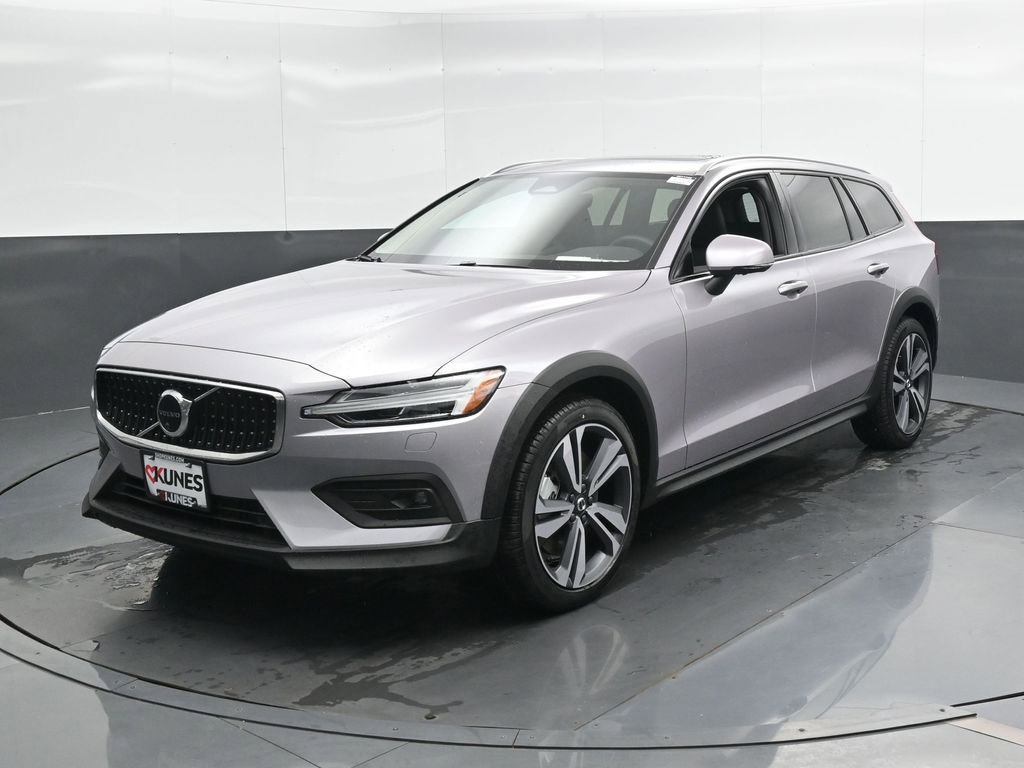 New 2026 Volvo V60 B5 Cross Country Plus w/ Climate Package image 5