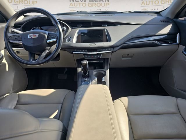 Used 2020 Cadillac XT4 Premium Luxury w/ Cold Weather Package image 10