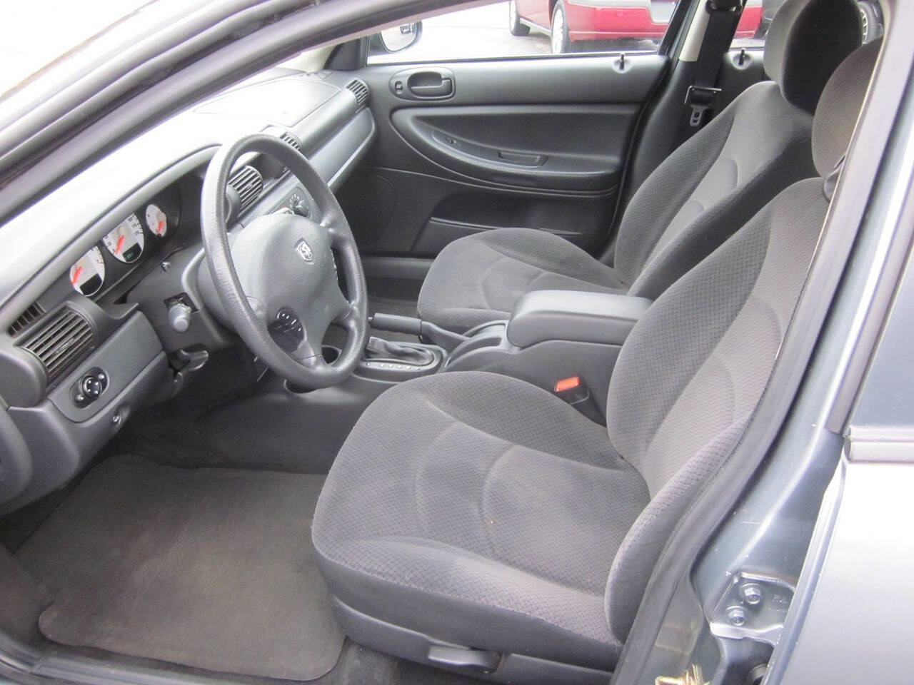 Used 2006 Dodge Stratus SXT image 10