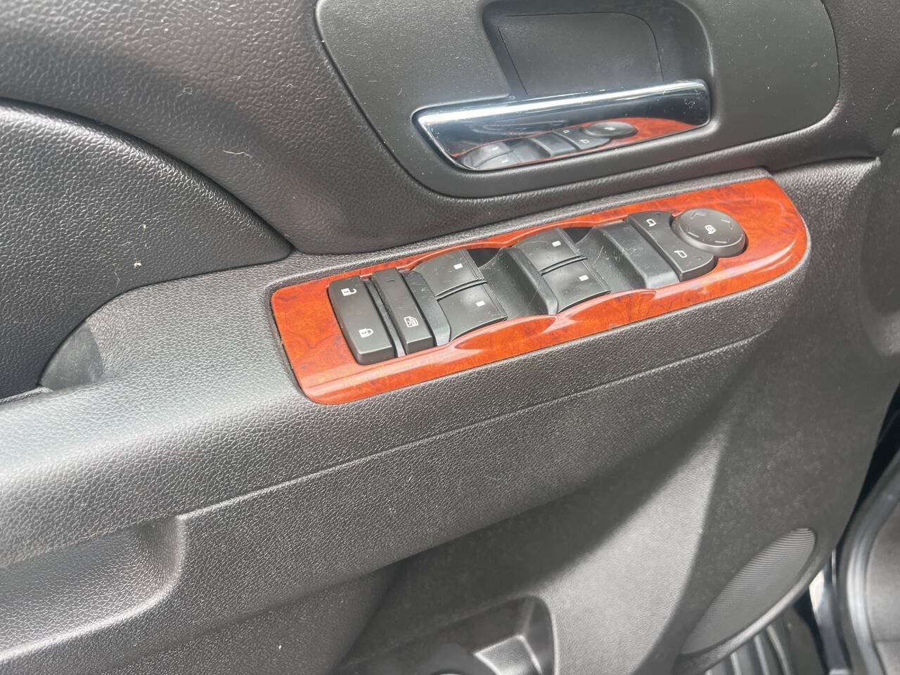 Used 2011 Chevrolet Avalanche LS w/ Convenience Package AWD/4WD image 18