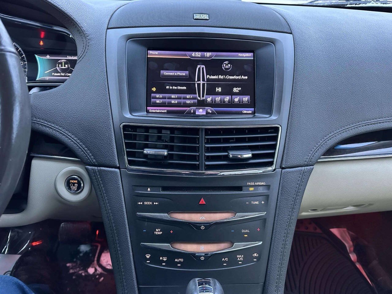 Used 2013 Lincoln MKT AWD image 30