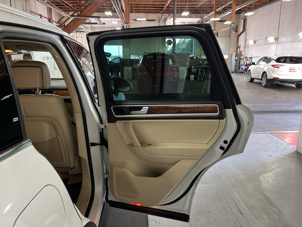 Used 2013 Volkswagen Touareg VR6 AWD/4WD image 22
