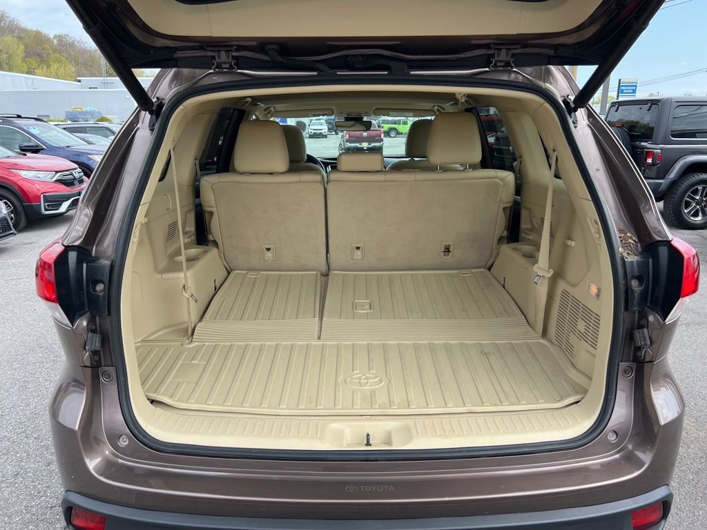Used 2018 Toyota Highlander XLE AWD/4WD image 24