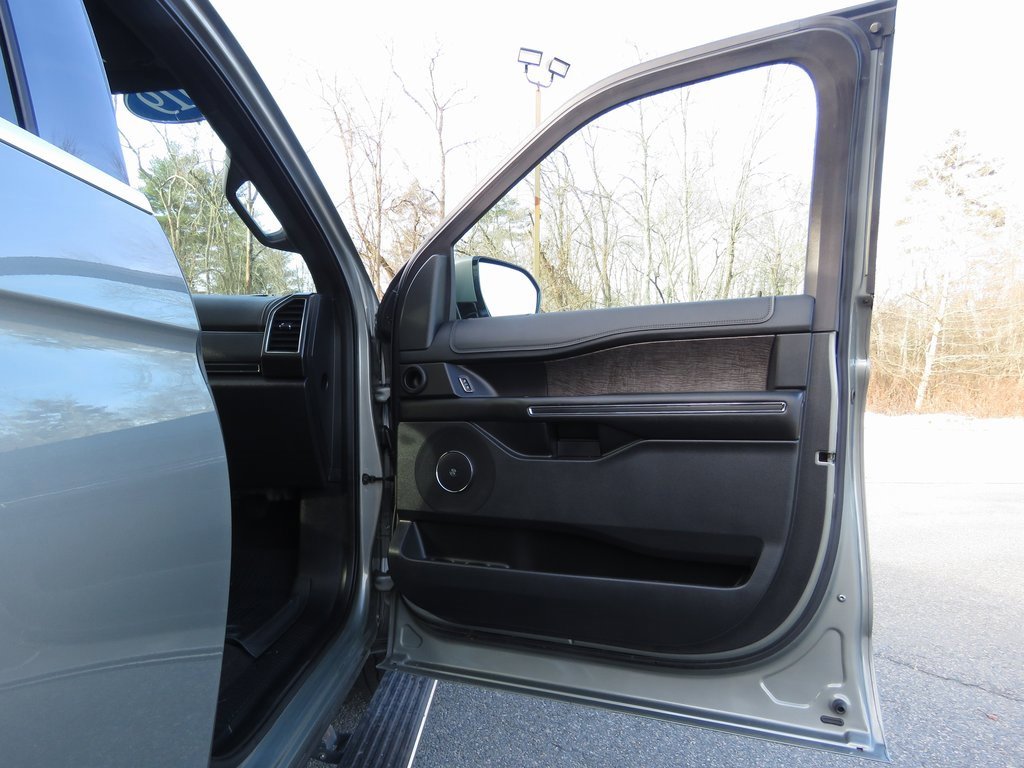 Used 2019 Ford Expedition Limited w/ Equipment Group 301A image 12