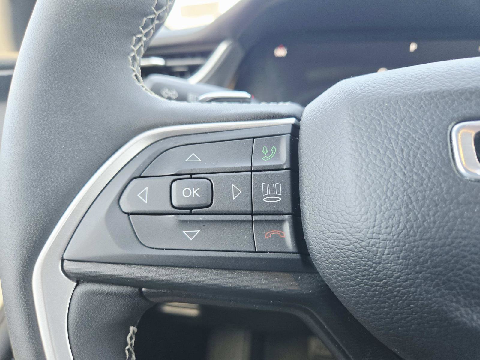 Used 2024 Jeep Grand Cherokee L Altitude AWD/4WD image 24