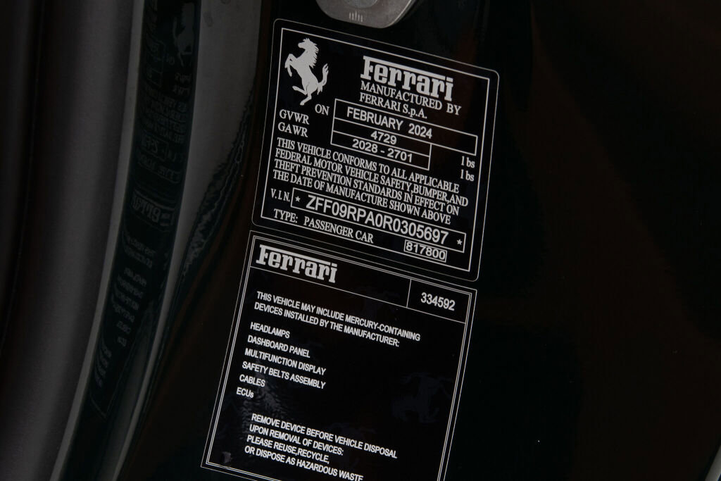 Used 2024 Ferrari Roma Spider image 28