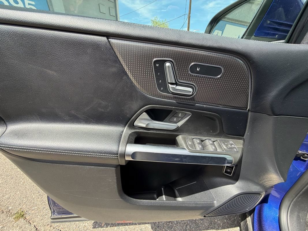 Used 2021 Mercedes-Benz GLB 250 4MATIC image 18