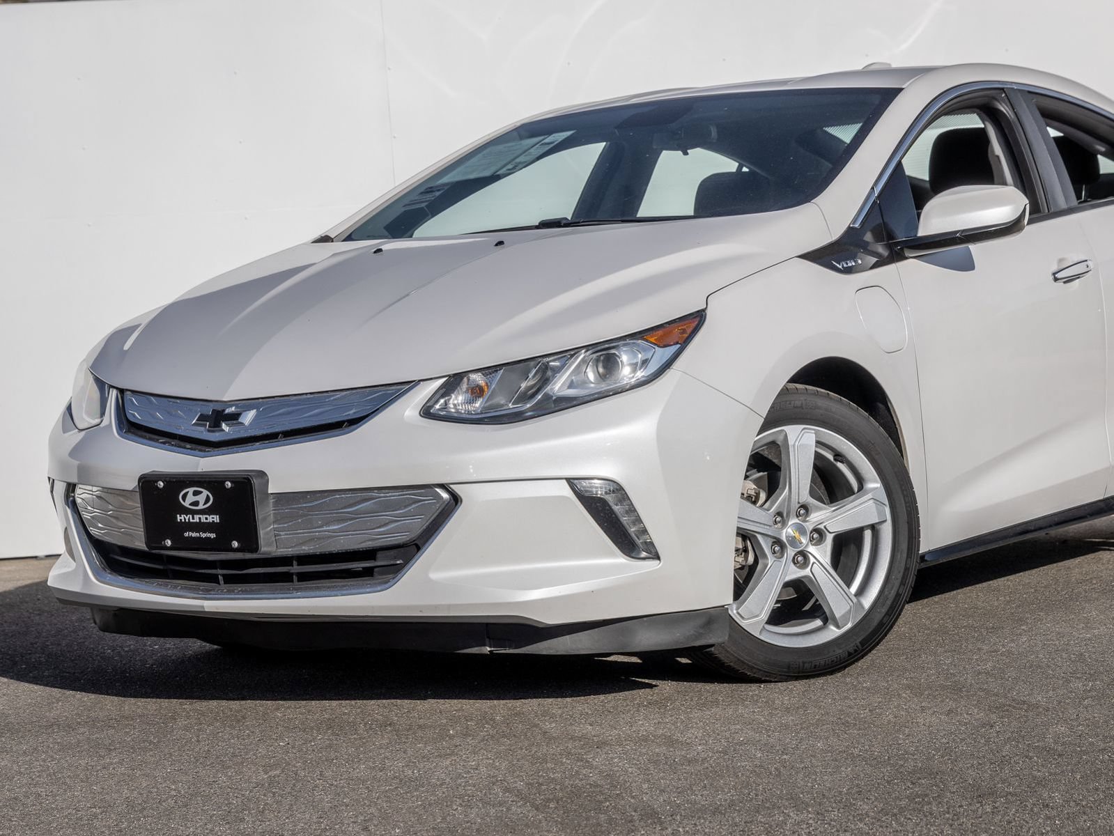 Used 2018 Chevrolet Volt LT FWD image 2