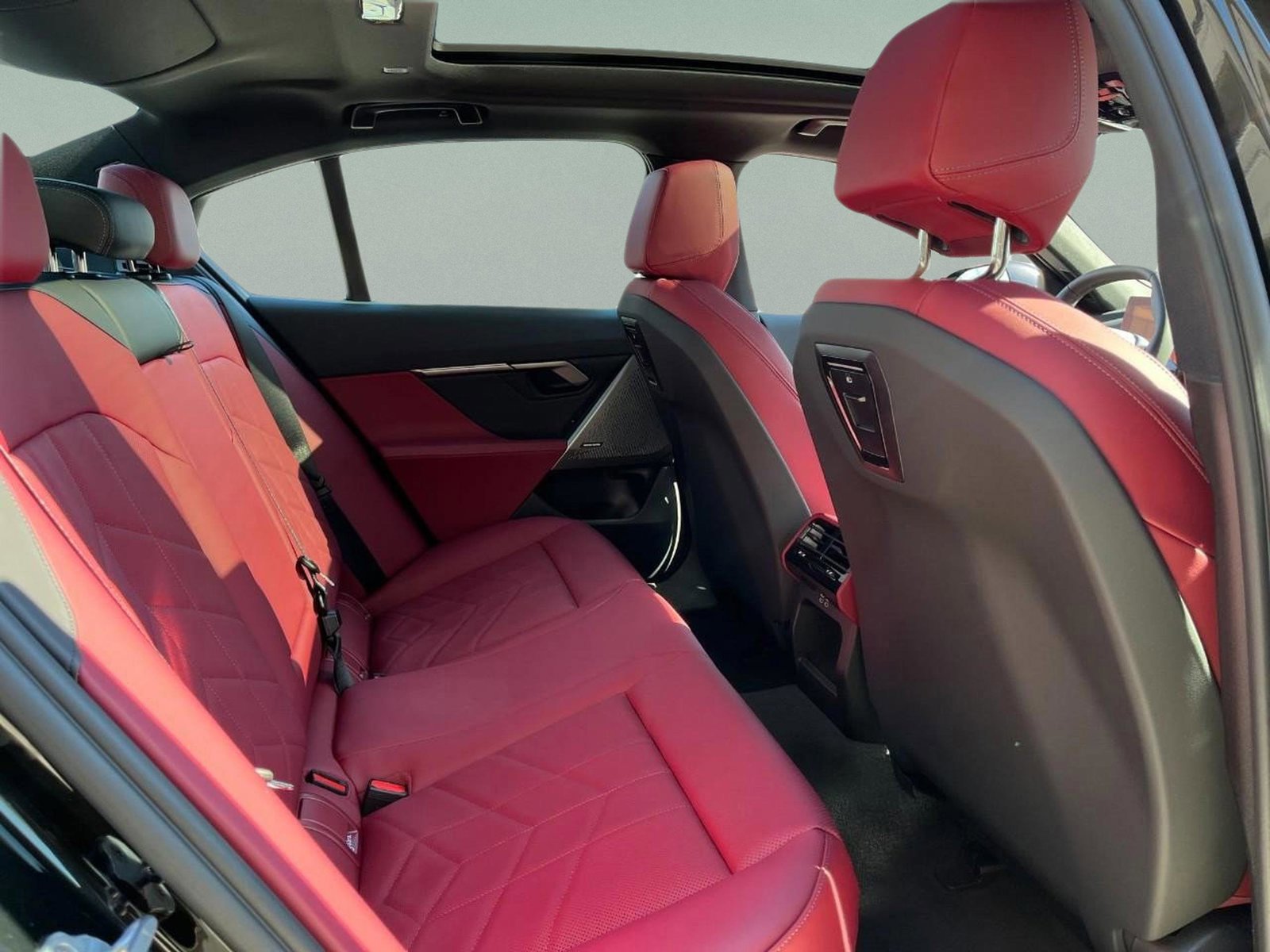 Certified 2025 BMW 530i xDrive w/ Premium Package image 9