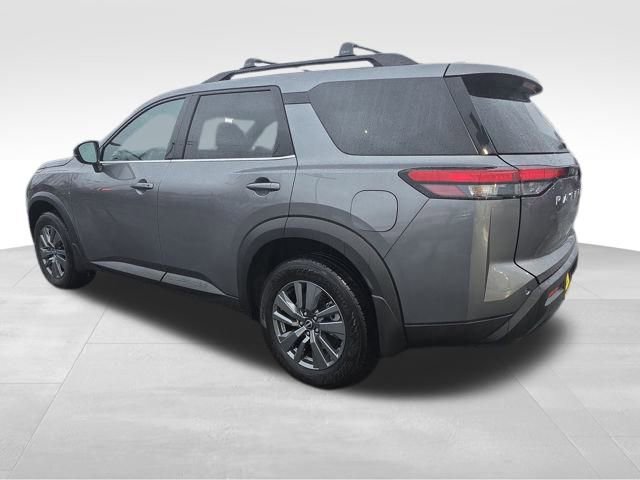 Used 2024 Nissan Pathfinder SV image 6