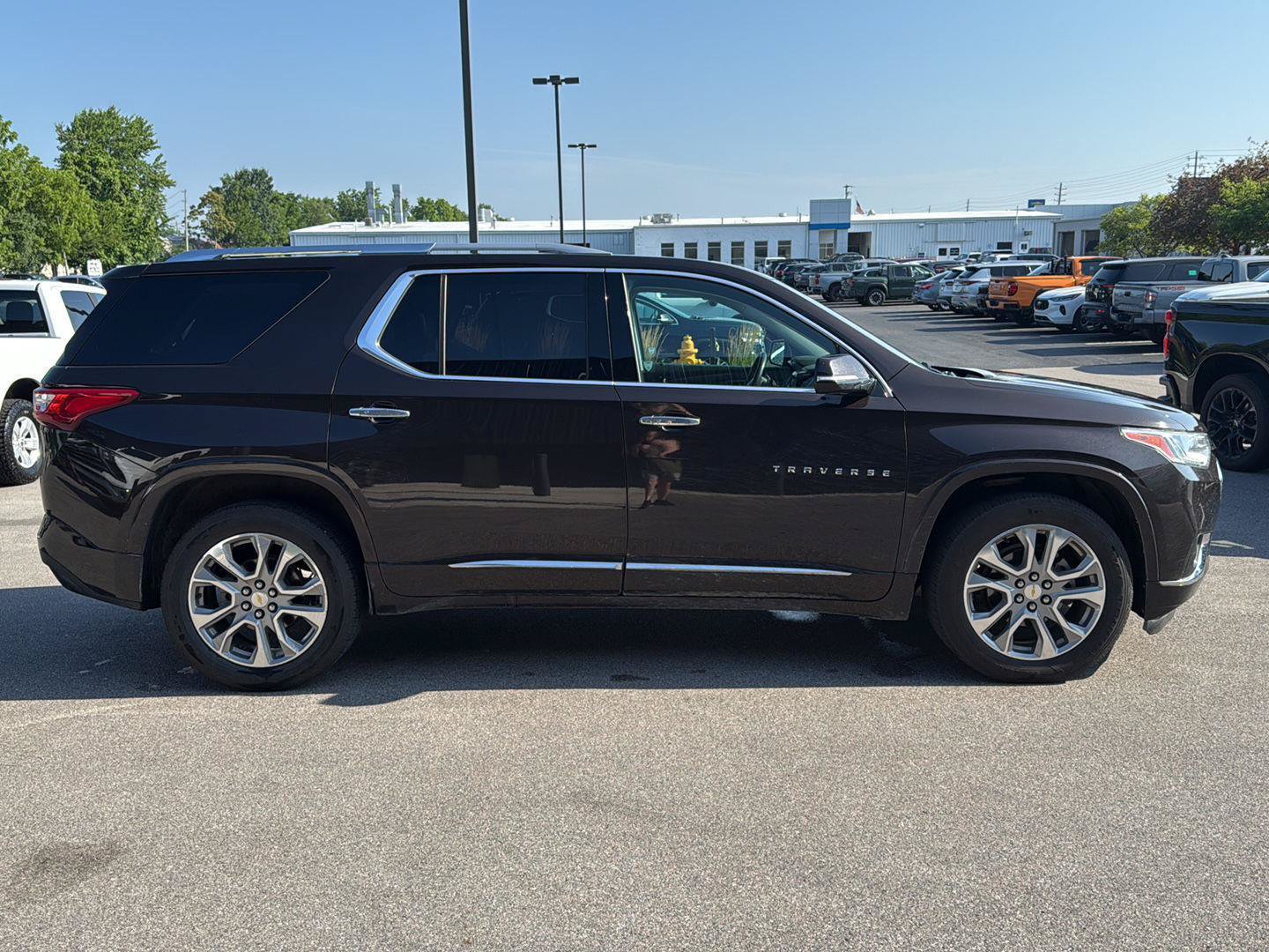 Used 2018 Chevrolet Traverse Premier w/ Driver Confidence II Package FWD image 2