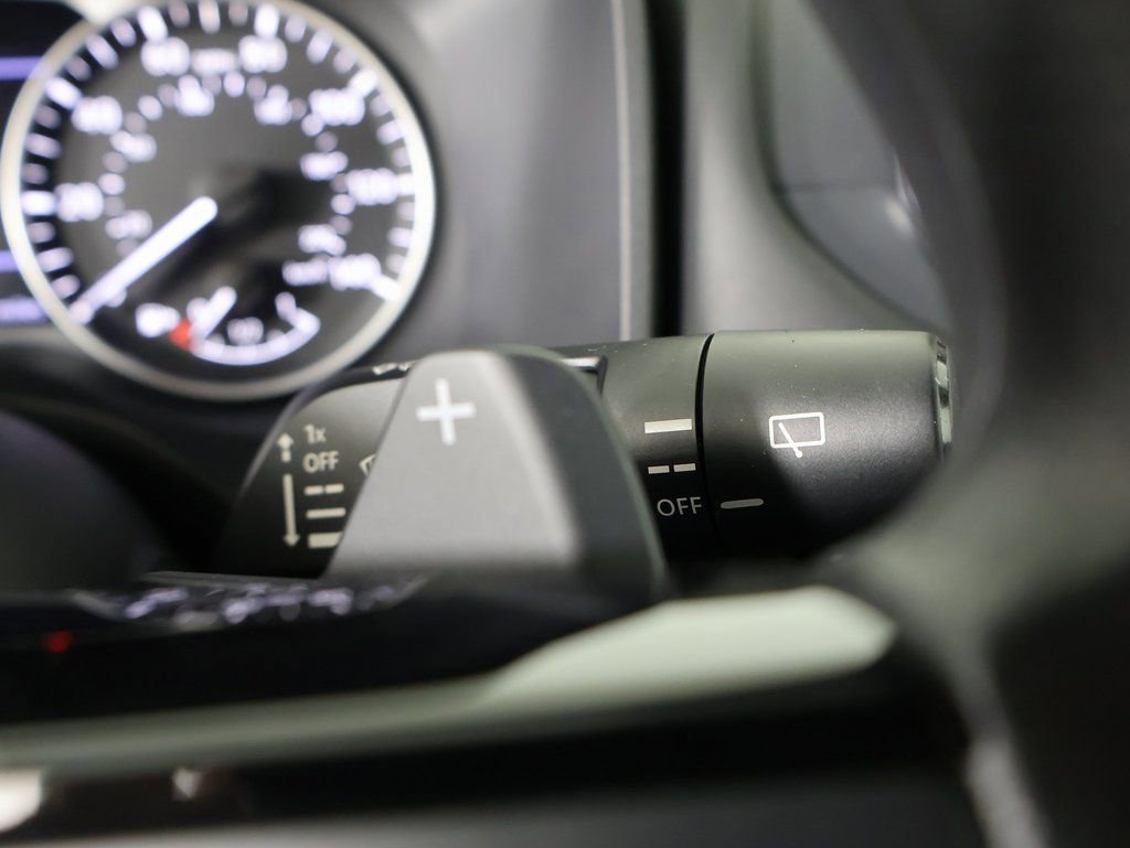 Used 2022 Nissan Rogue SV image 29