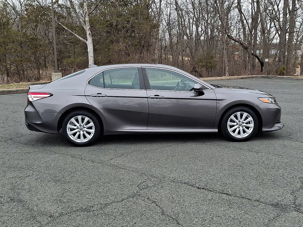 Used 2020 Toyota Camry LE FWD image 10