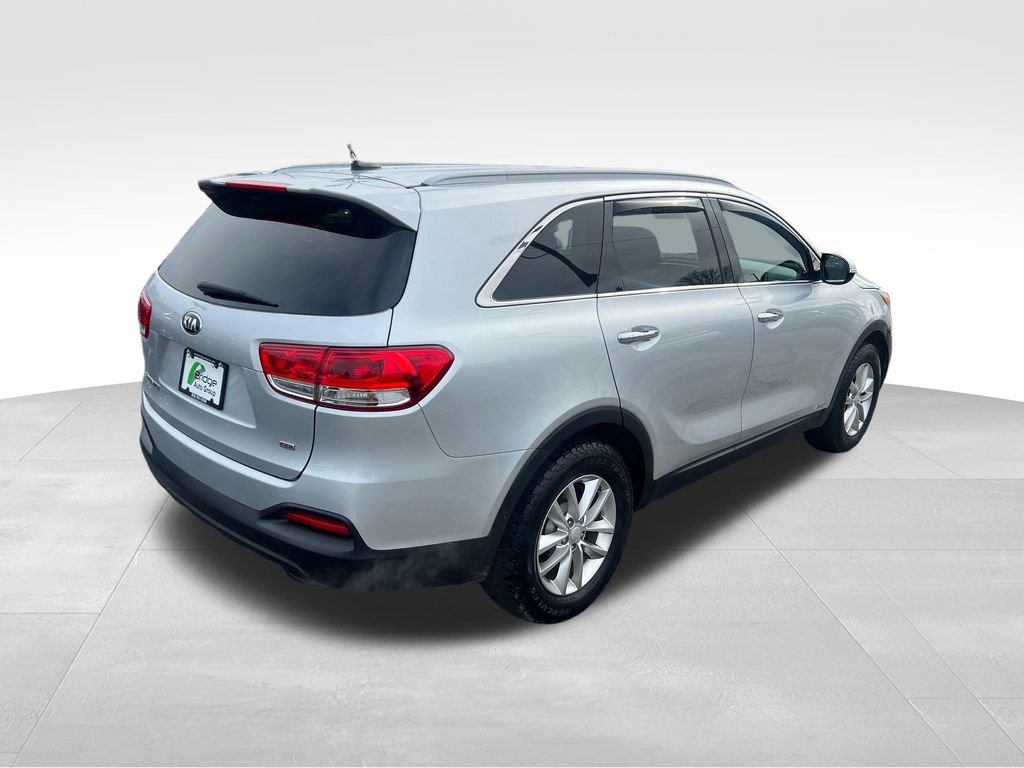Used 2017 Kia Sorento LX image 7