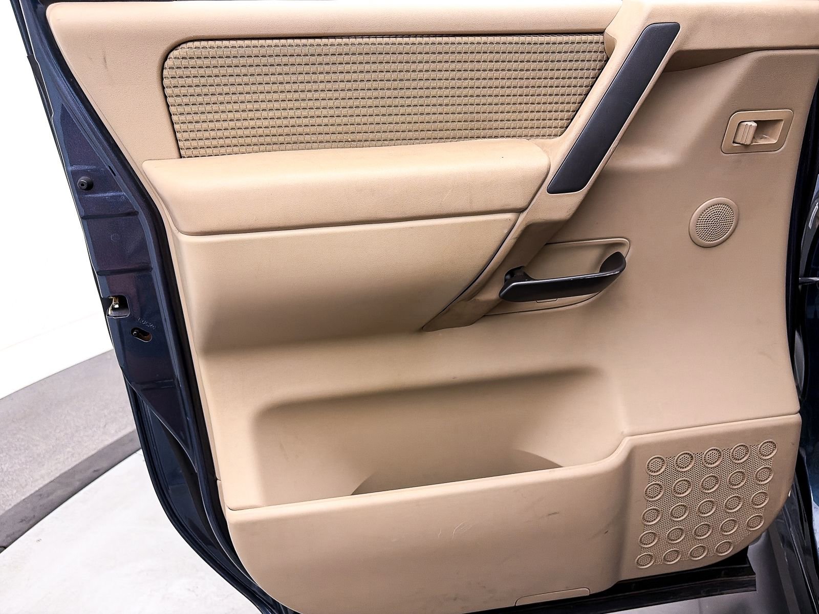 Used 2014 Nissan Titan SV w/ SV Premium Utility Package image 25