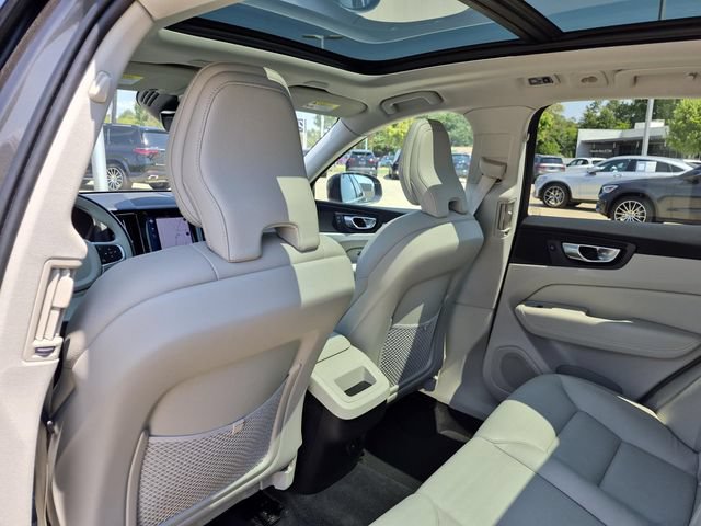 Used 2021 Volvo XC60 T5 Momentum w/ Premium Package FWD image 19