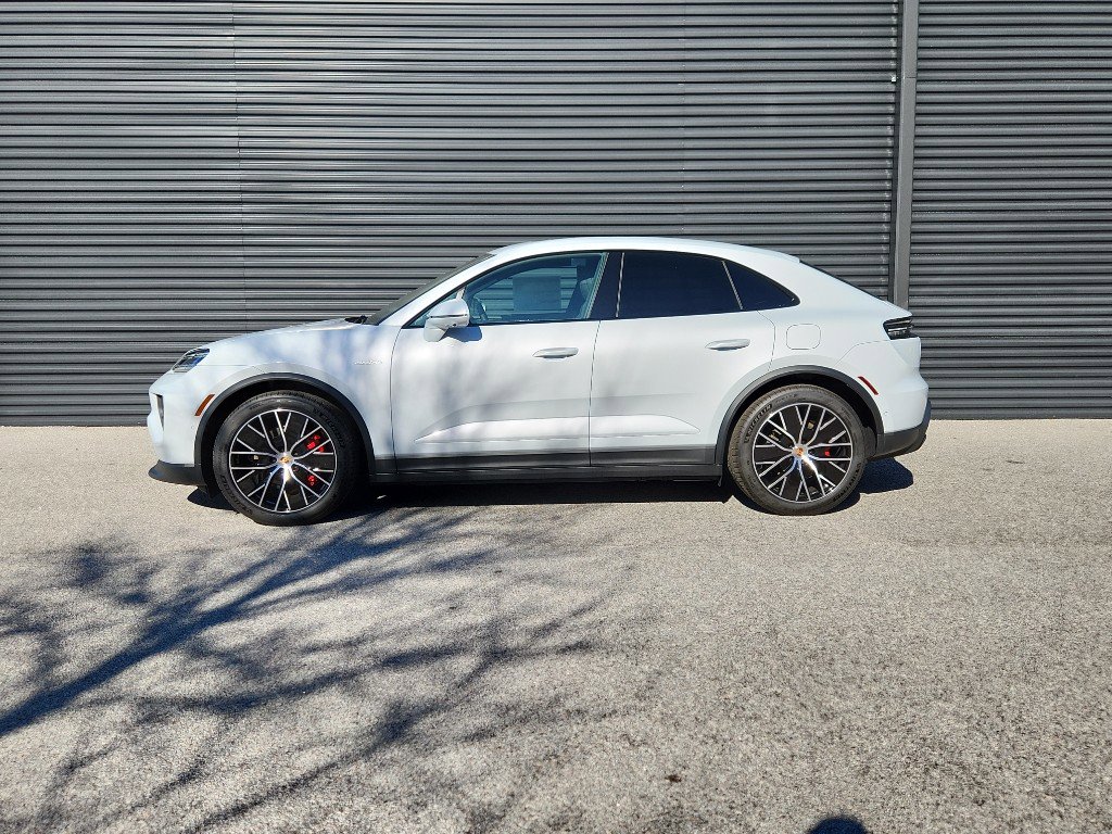 New 2026 Porsche Macan 4S Electric image 2