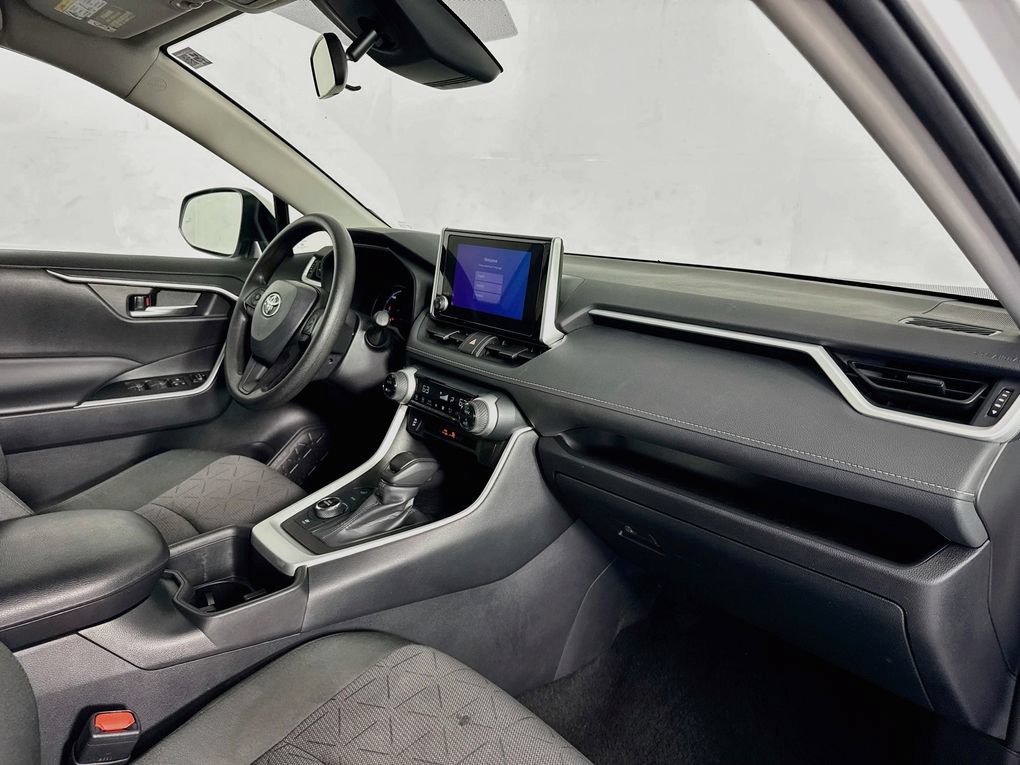 Used 2025 Toyota RAV4 XLE AWD/4WD image 35