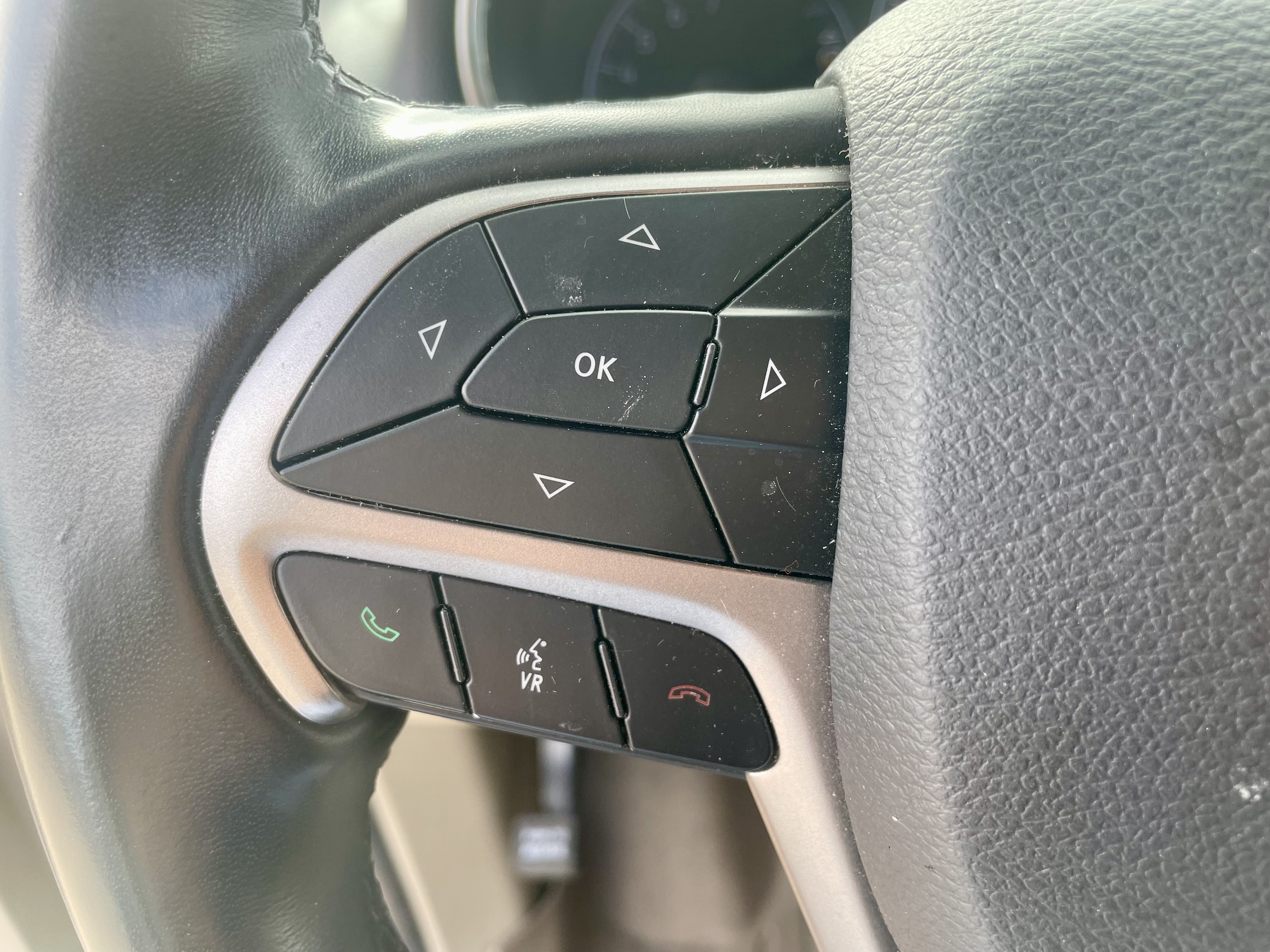 Used 2019 Jeep Grand Cherokee Limited AWD/4WD image 16