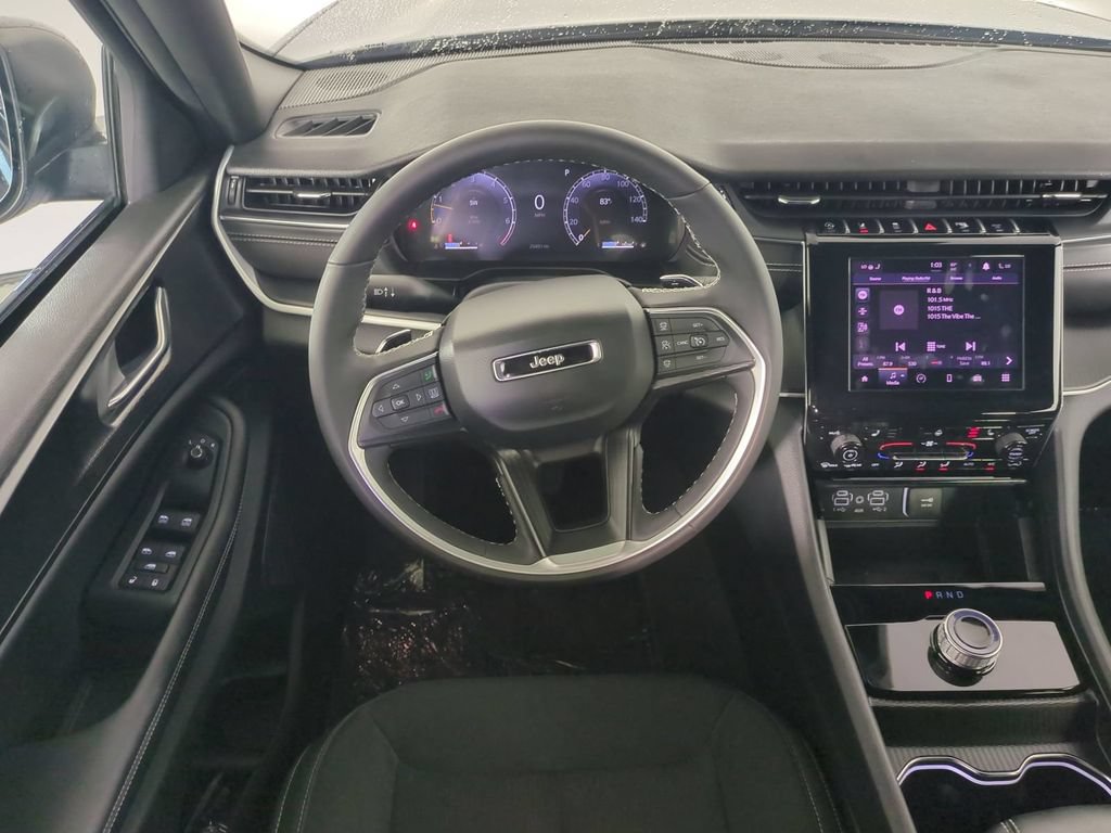 Used 2025 Jeep Grand Cherokee Laredo w/ Luxury Tech Group I AWD/4WD image 19