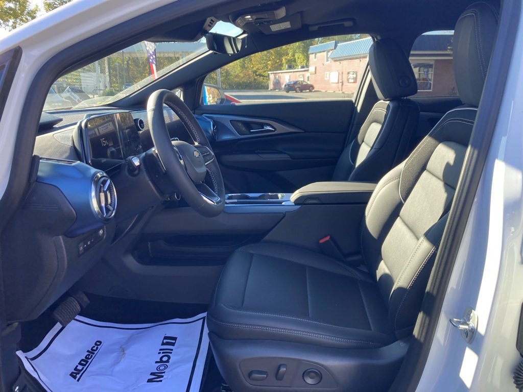 New 2026 Chevrolet Equinox EV LT w/ Convenience Package II image 9