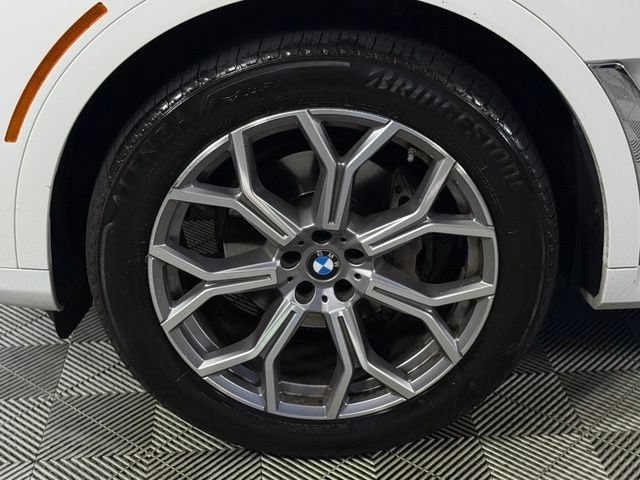 Used 2022 BMW X7 xDrive40i w/ Cold Weather Package AWD/4WD image 14