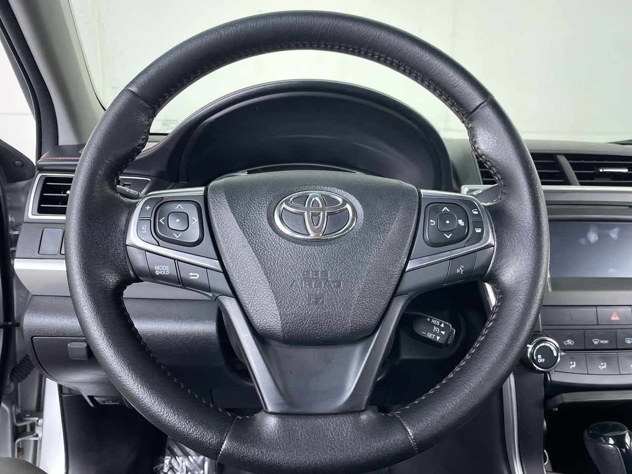 Used 2017 Toyota Camry SE FWD image 14