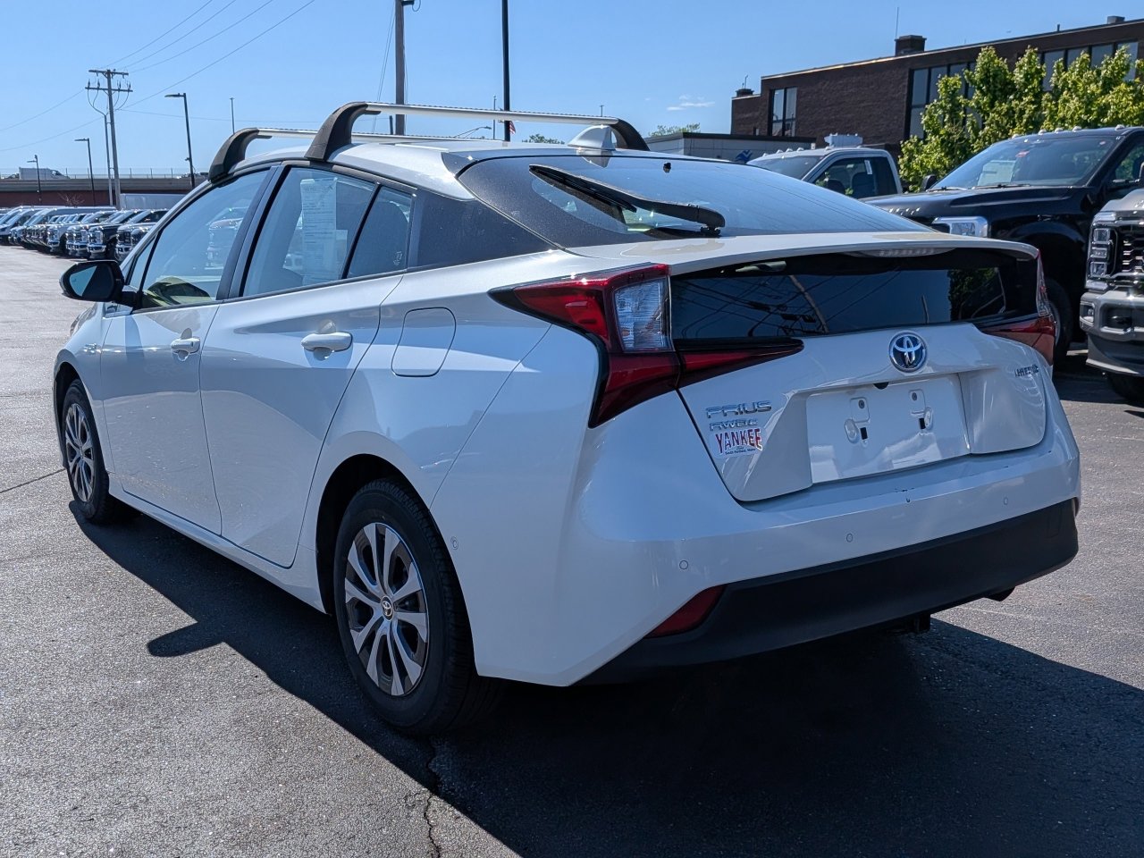 Used 2020 Toyota Prius LE w/ Carpet Mat Package AWD/4WD image 6