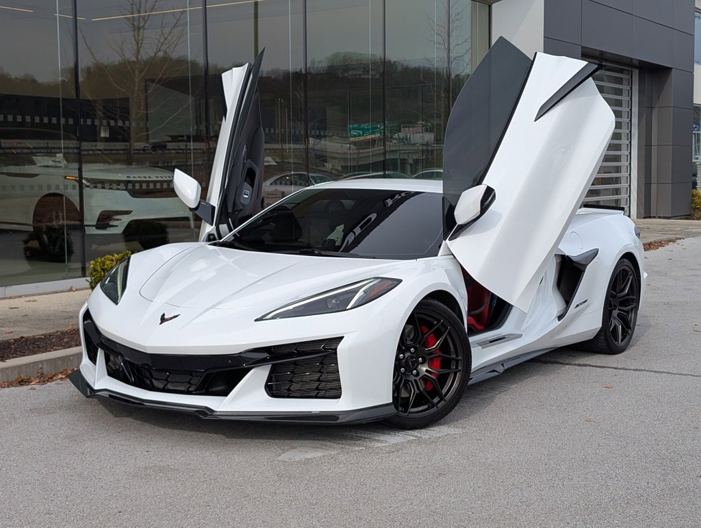 Used 2023 Chevrolet Corvette Z06 w/ Stealth Interior Trim Package image 2