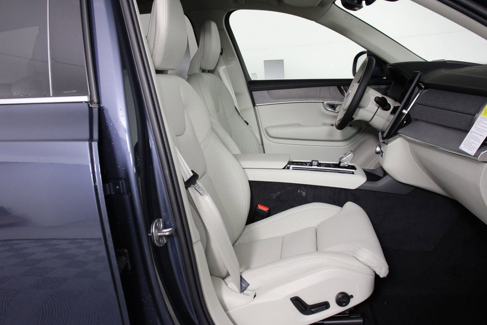 New 2026 Volvo XC90 B6 Ultra image 10