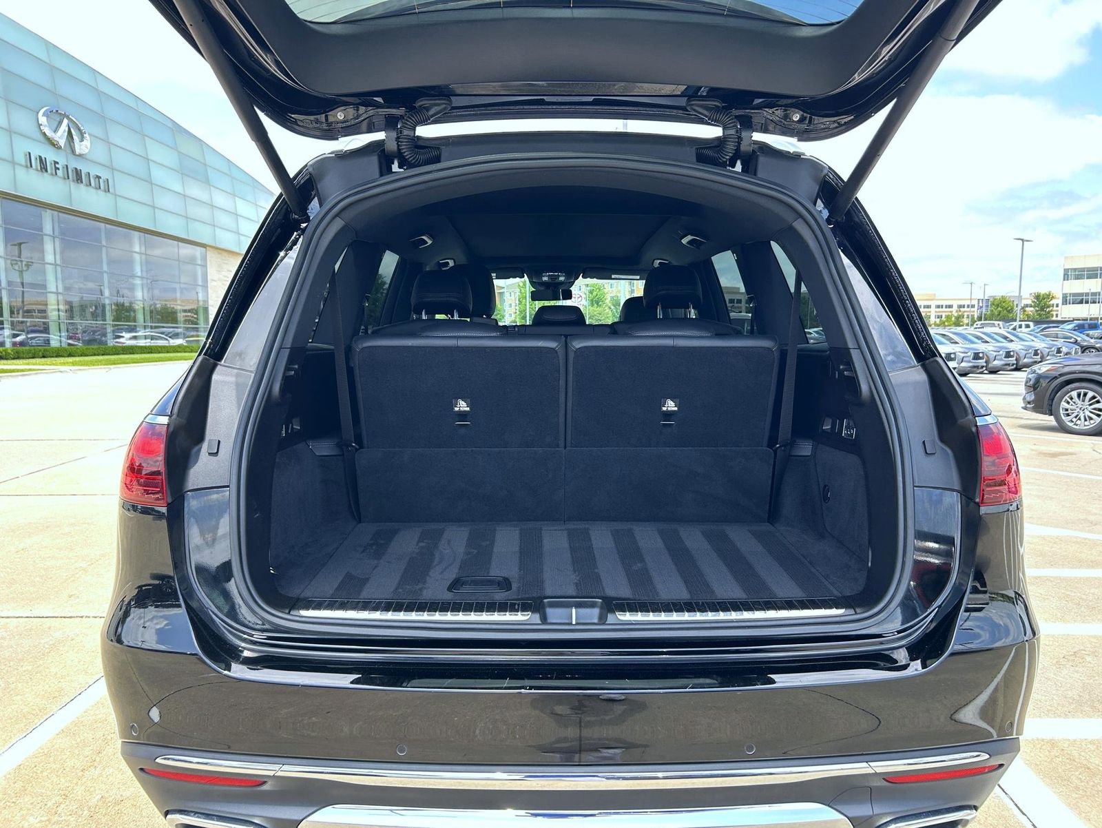 Used 2024 Mercedes-Benz GLS 450 4MATIC image 9