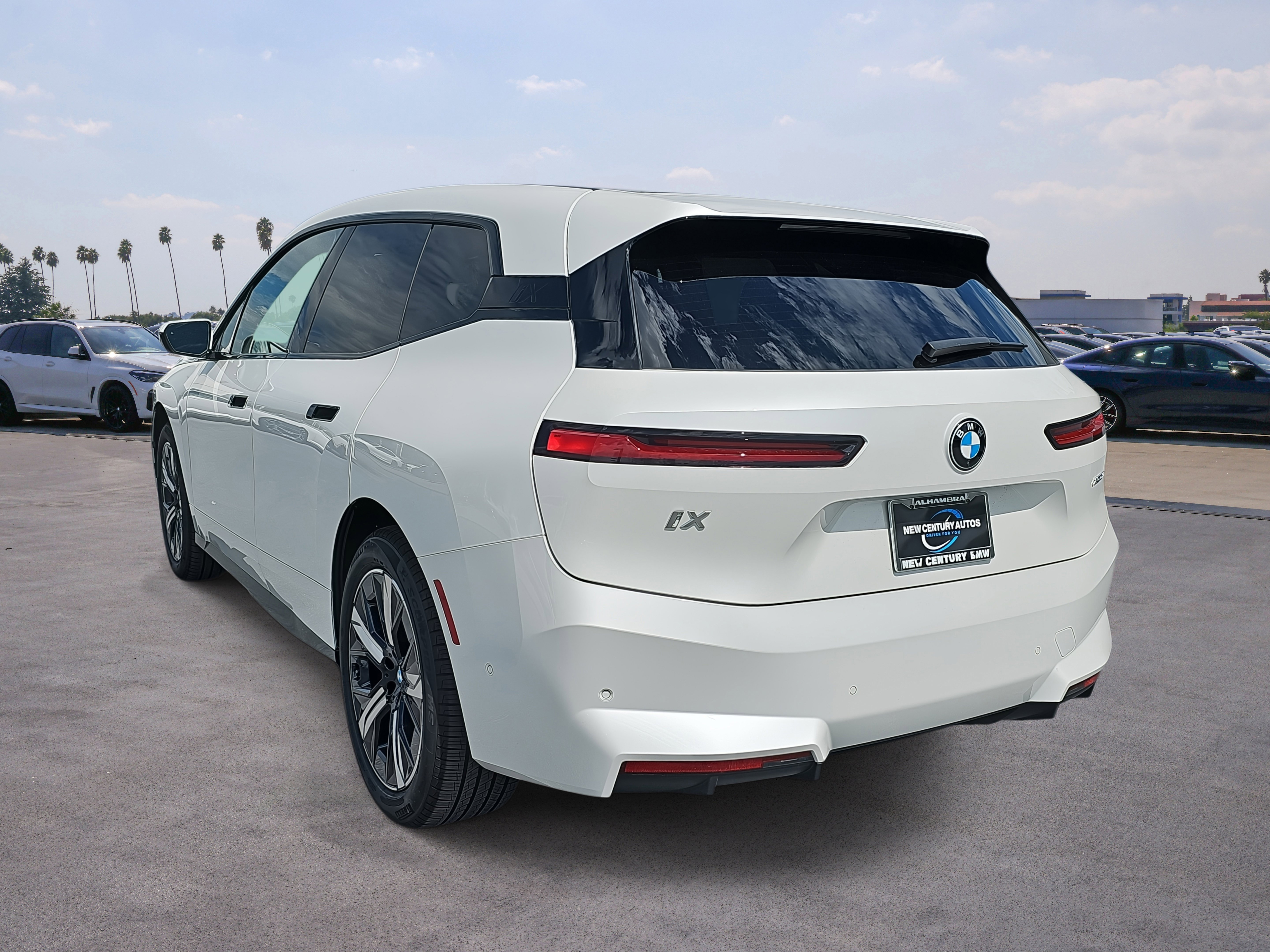 New 2026 BMW iX xDrive60 w/ Premium Package image 7