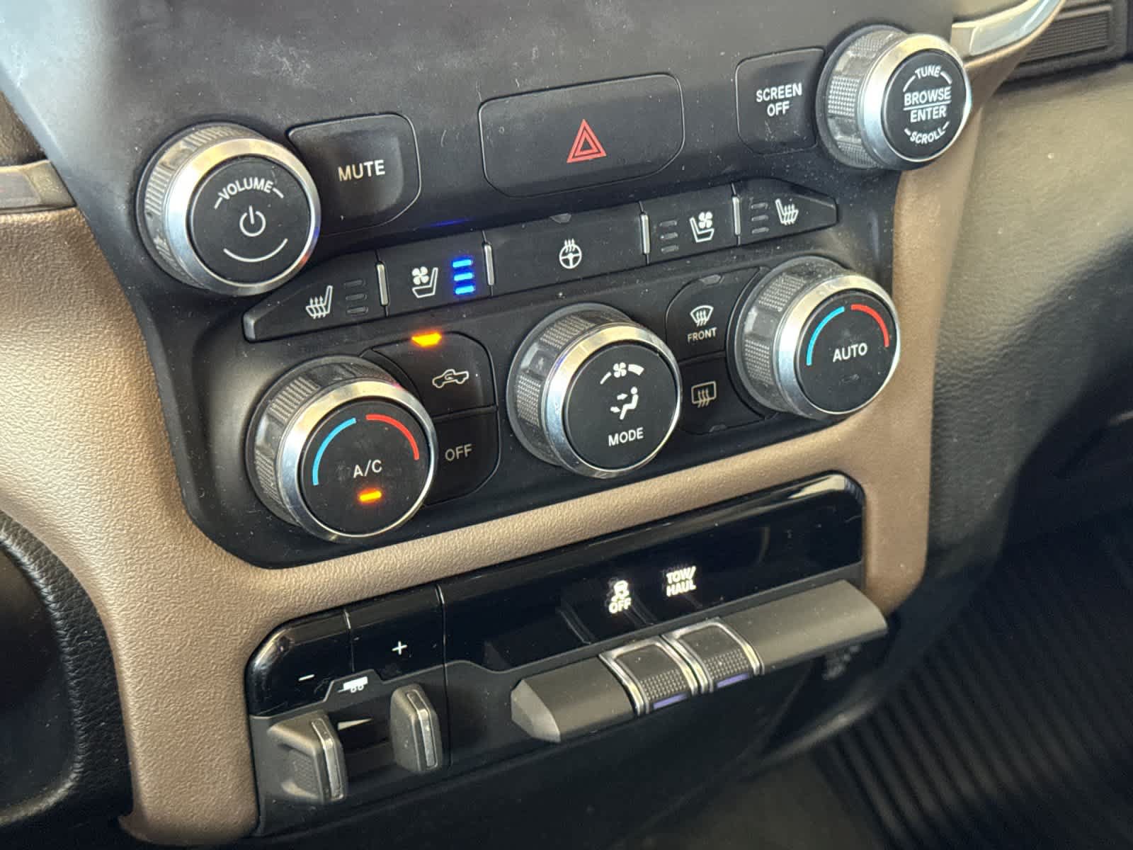 Used 2022 RAM 1500 Laramie w/ Off Road Group AWD/4WD image 21