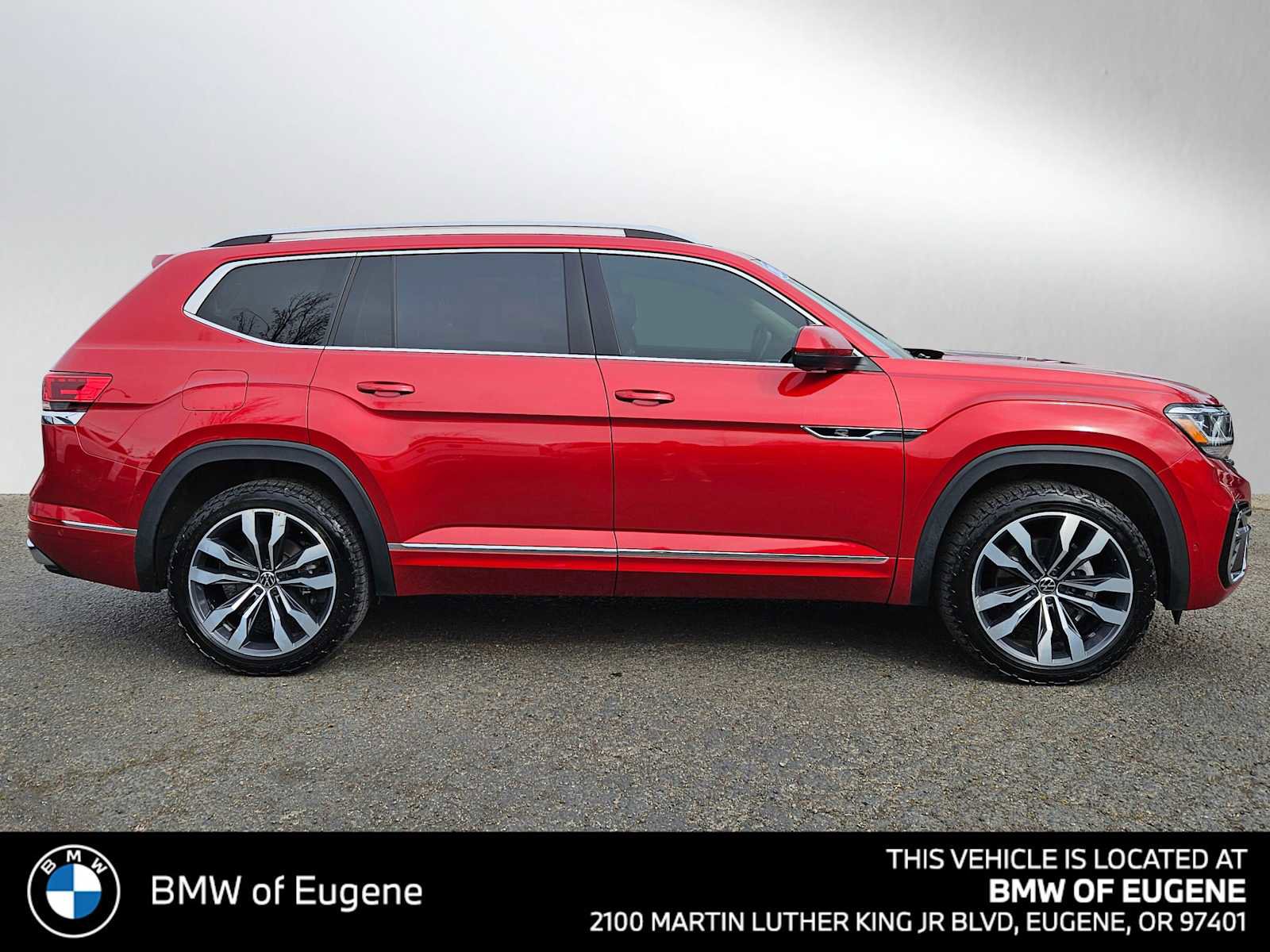 Used 2022 Volkswagen Atlas SEL Premium image 2