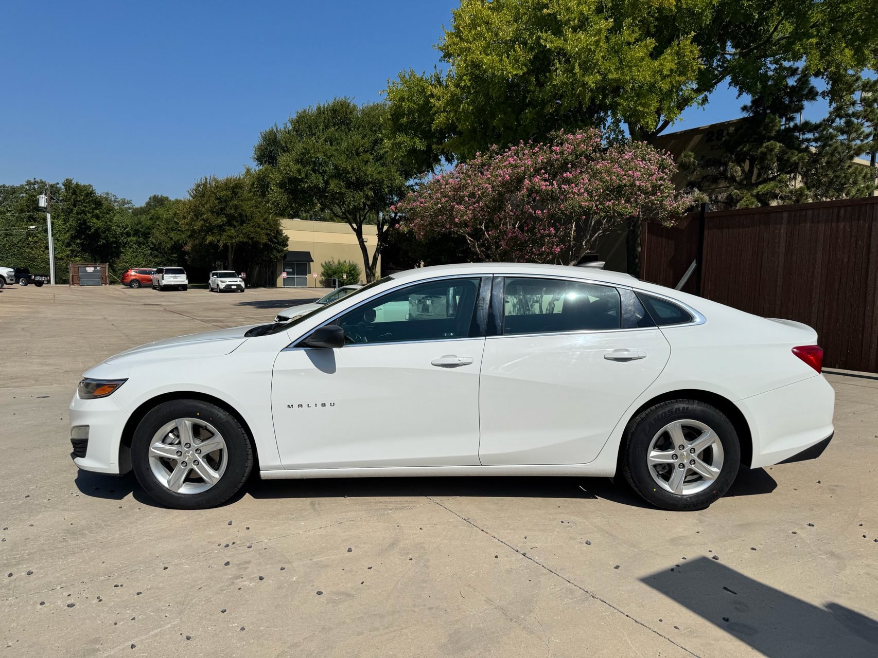 Used 2020 Chevrolet Malibu LS FWD image 4