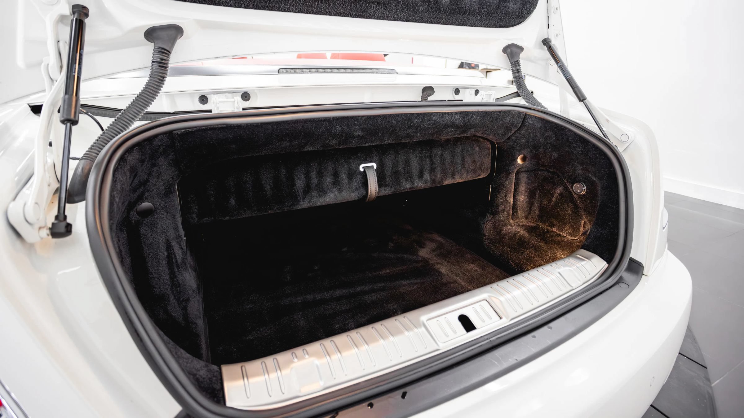 Used 2017 Rolls-Royce Dawn RWD image 71