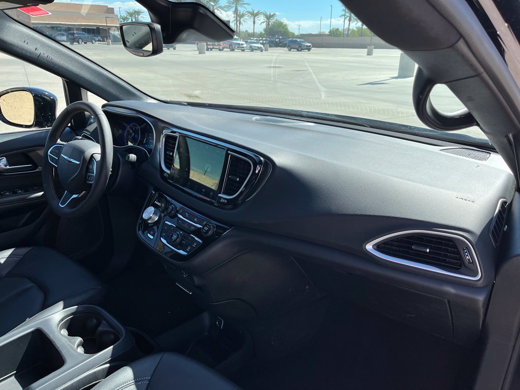 Used 2026 Chrysler Pacifica Select FWD image 14
