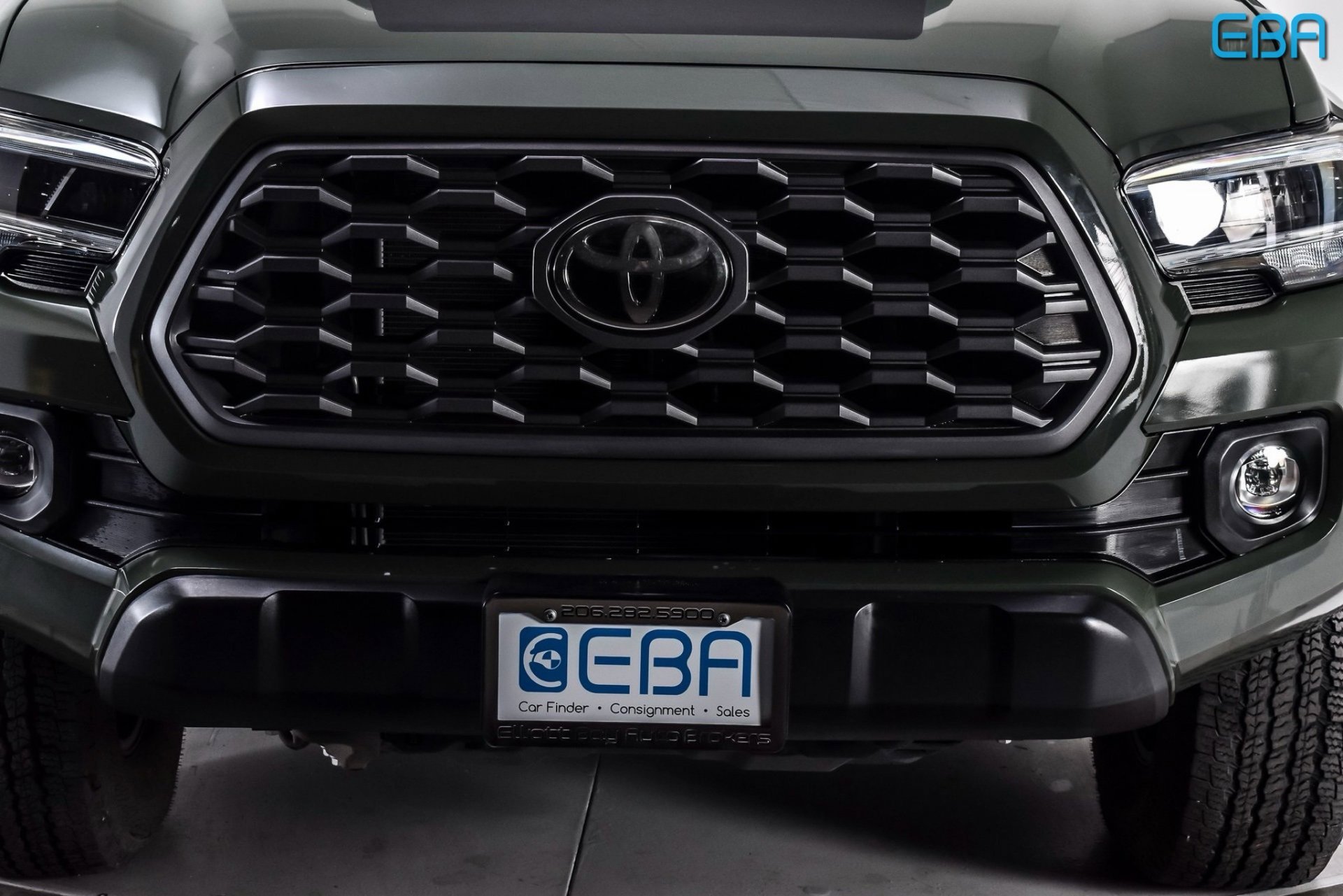 Used 2022 Toyota Tacoma TRD Off-Road image 9