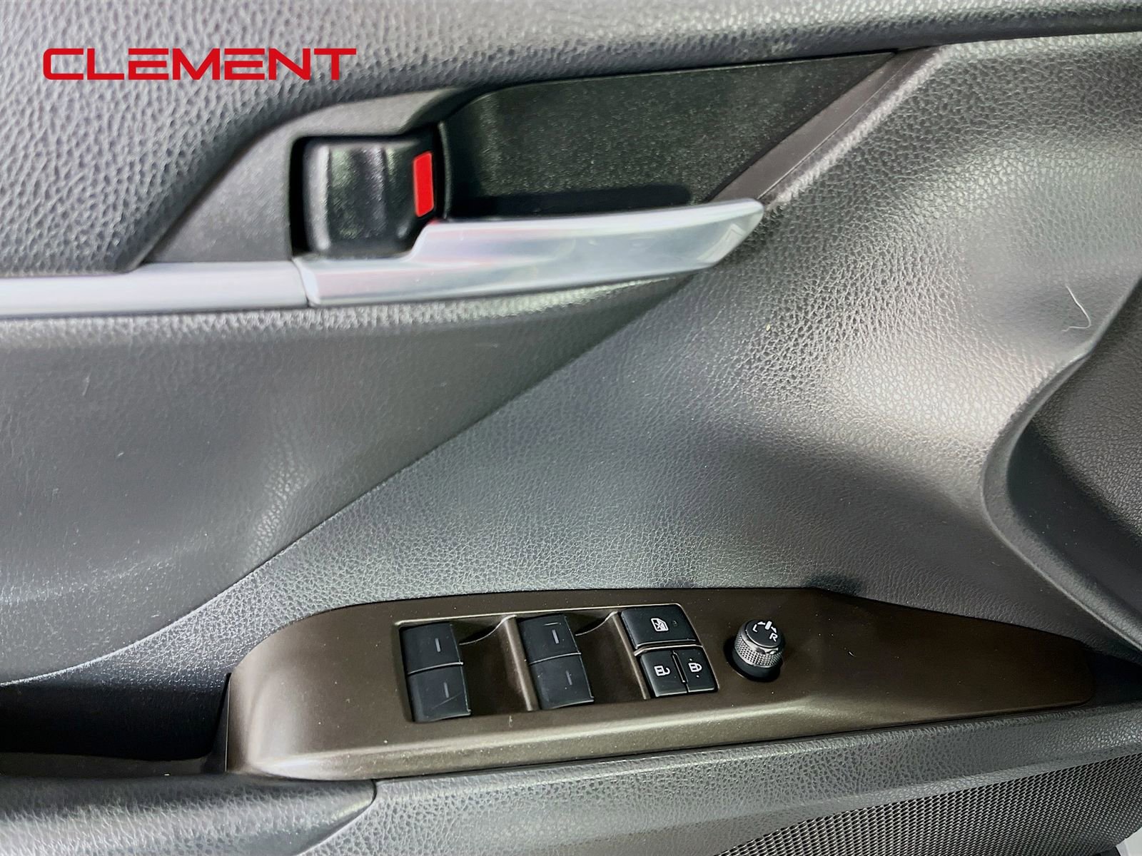 Used 2022 Toyota Camry SE FWD image 23