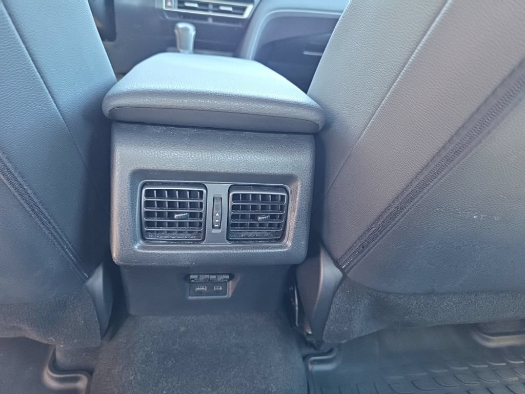 Used 2025 Toyota Camry SE FWD image 13