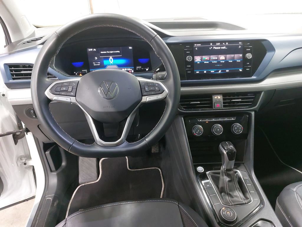 Used 2023 Volkswagen Taos SE w/ Panoramic Sunroof Package image 15