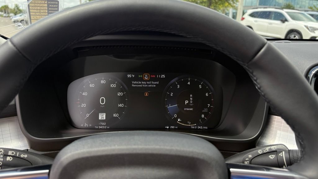 Used 2022 Volvo XC40 T4 Momentum FWD image 28