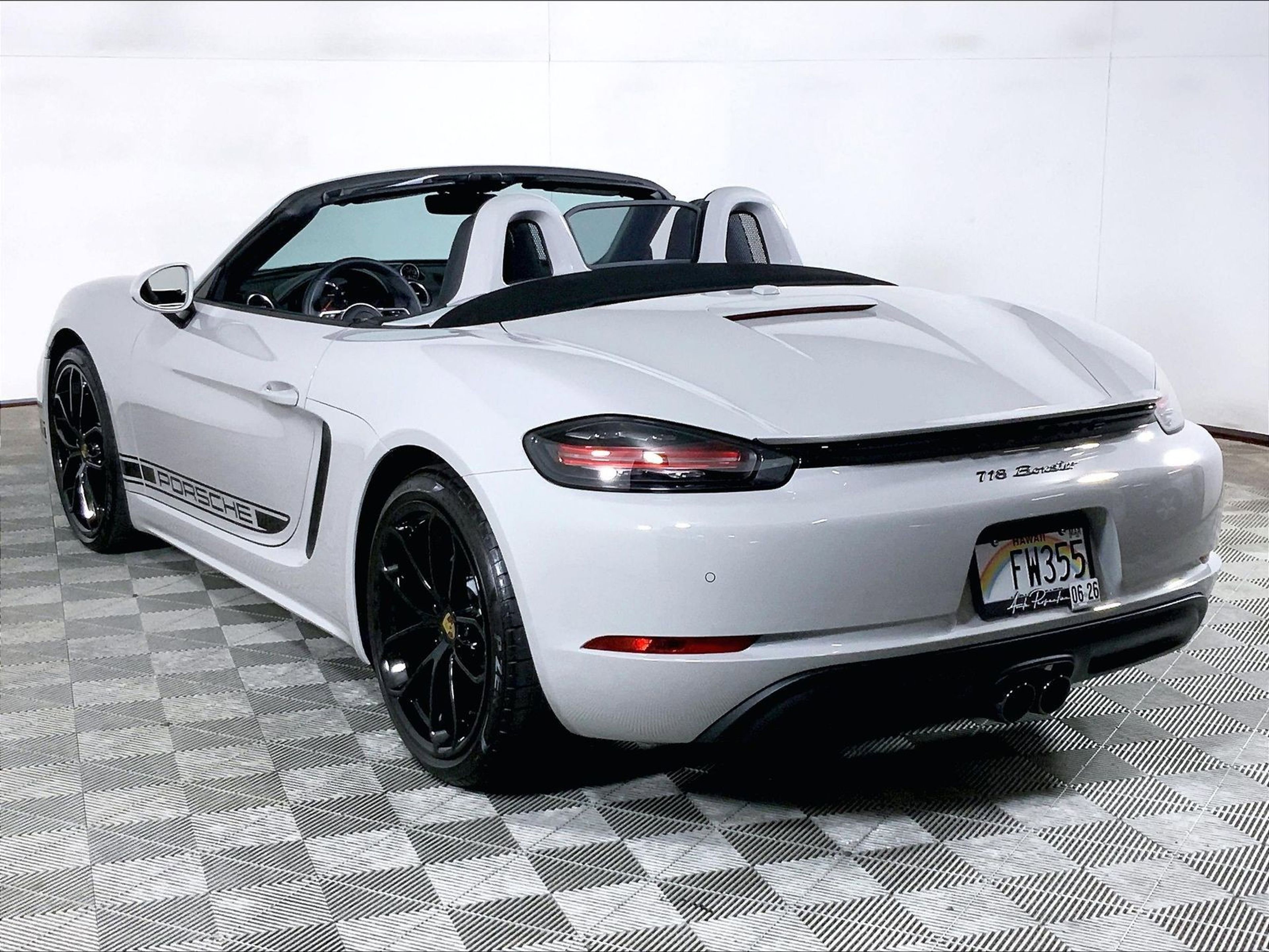 Used 2024 Porsche 718 Boxster RWD image 3