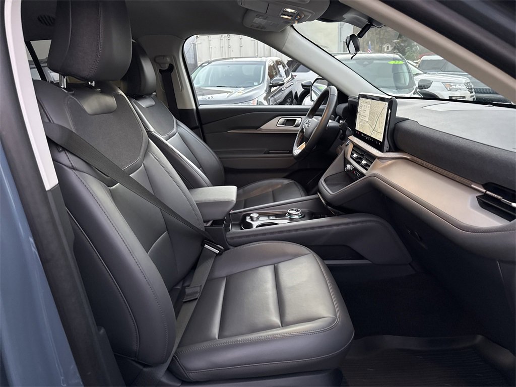 Used 2025 Ford Explorer Active w/ Active Comfort Package image 26