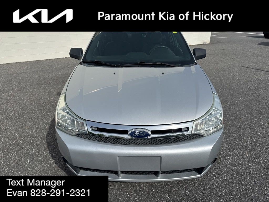 Used 2011 Ford Focus SE w/ 201A Rapid Spec Order Code FWD image 2