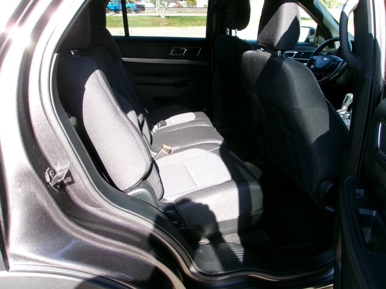 Used 2018 Ford Explorer XLT AWD/4WD image 8